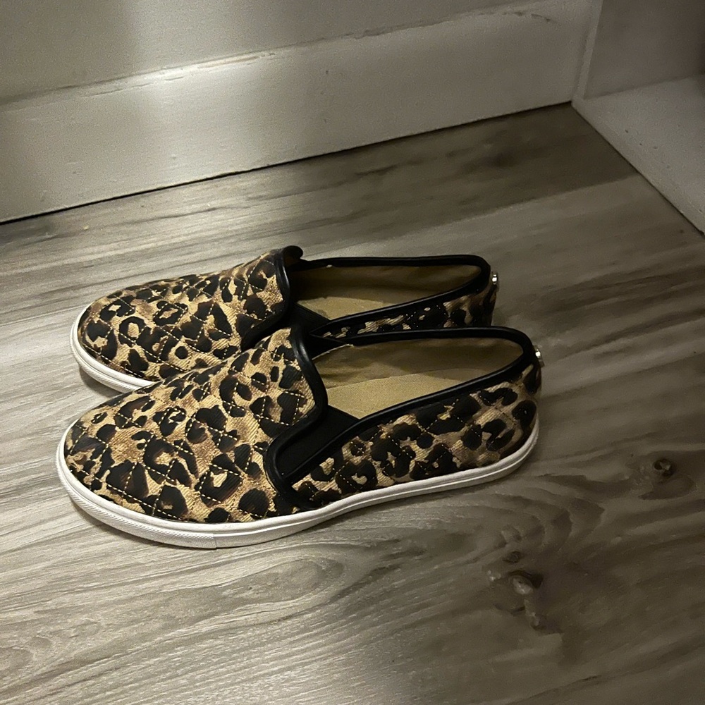 Leopard Print Slip-On Shoes